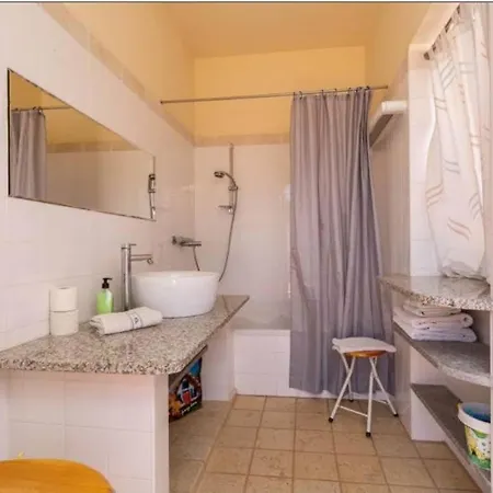 Oceanfront - 8 Rooms, 2 Kitchens With Pool, Billiard Table And Beach-volleyball Court *