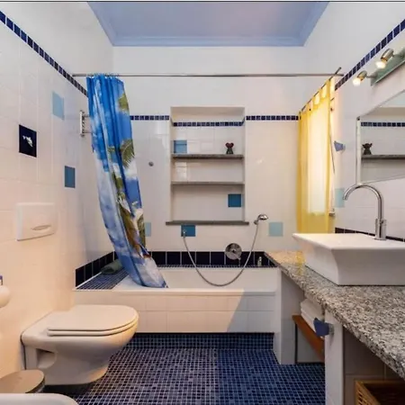 Villa Oceanfront - 8 Rooms, 2 Kitchens With Pool, Billiard Table And Beach-volleyball Court