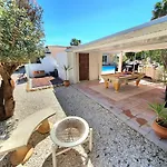 Oceanfront - 8 Rooms, 2 Kitchens With Pool, Billiard Table And Beach-volleyball Court