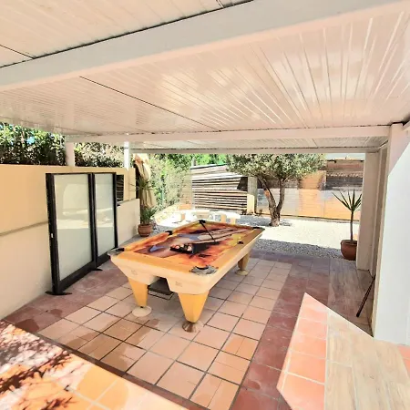 Oceanfront - 8 Rooms, 2 Kitchens With Pool, Billiard Table And Beach-volleyball Court