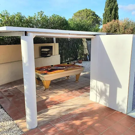 Oceanfront - 8 Rooms, 2 Kitchens With Pool, Billiard Table And Beach-volleyball Court