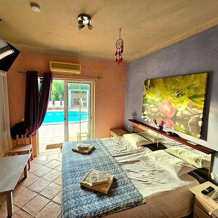 Oceanfront - 8 Rooms, 2 Kitchens With Pool, Billiard Table And Beach-volleyball Court Villa *