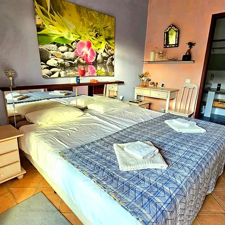 Oceanfront - 8 Rooms, 2 Kitchens With Pool, Billiard Table And Beach-volleyball Court Villa Carvoeiro (Lagoa)
