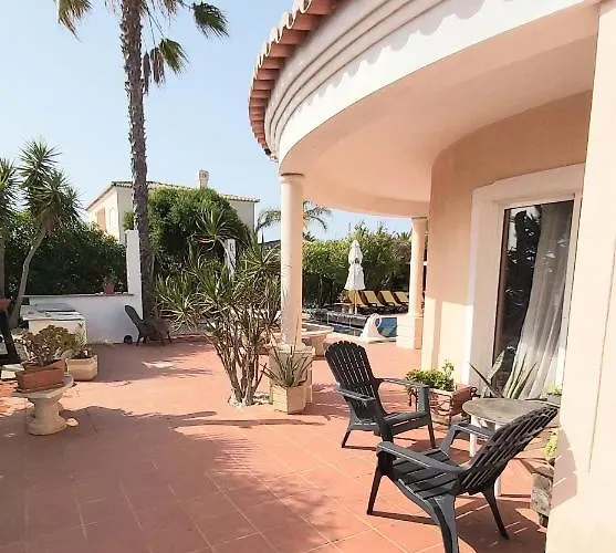 Villa Oceanfront - 8 Rooms, 2 Kitchens With Pool, Billiard Table And Beach-volleyball Court *