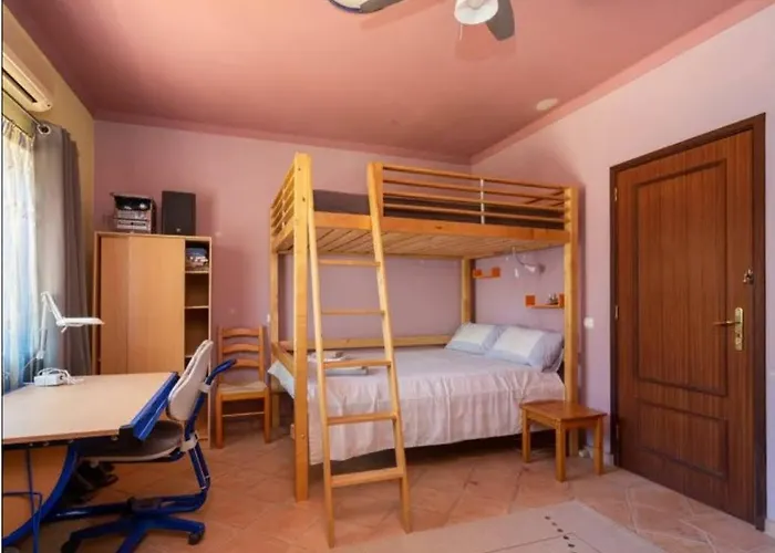 Villa Oceanfront - 8 Rooms, 2 Kitchens With Pool, Billiard Table And Beach-volleyball Court Carvoeiro