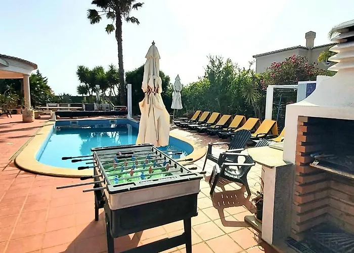 Oceanfront - 8 Rooms, 2 Kitchens With Pool, Billiard Table And Beach-volleyball Court Villa *