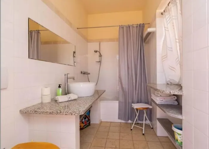 Oceanfront - 8 Rooms, 2 Kitchens With Pool, Billiard Table And Beach-volleyball Court *