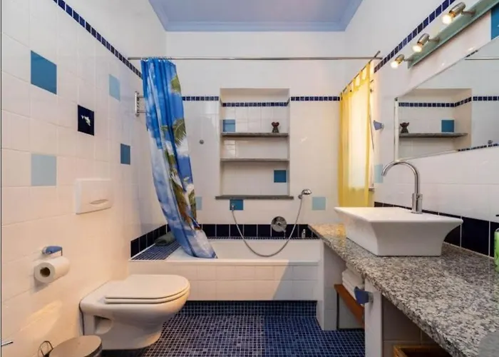 Villa Oceanfront - 8 Rooms, 2 Kitchens With Pool, Billiard Table And Beach-volleyball Court