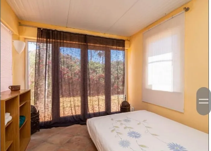 Villa Oceanfront - 8 Rooms, 2 Kitchens With Pool, Billiard Table And Beach-volleyball Court Carvoeiro