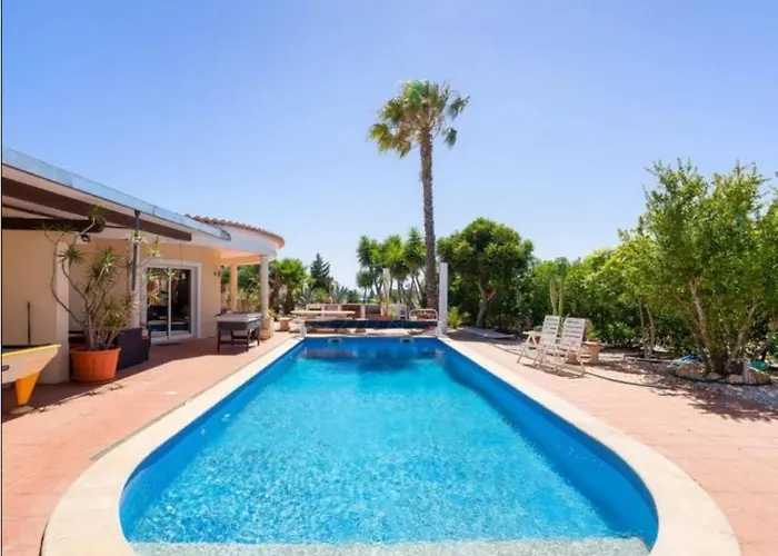 Villa Oceanfront - 8 Rooms, 2 Kitchens With Pool, Billiard Table And Beach-volleyball Court *