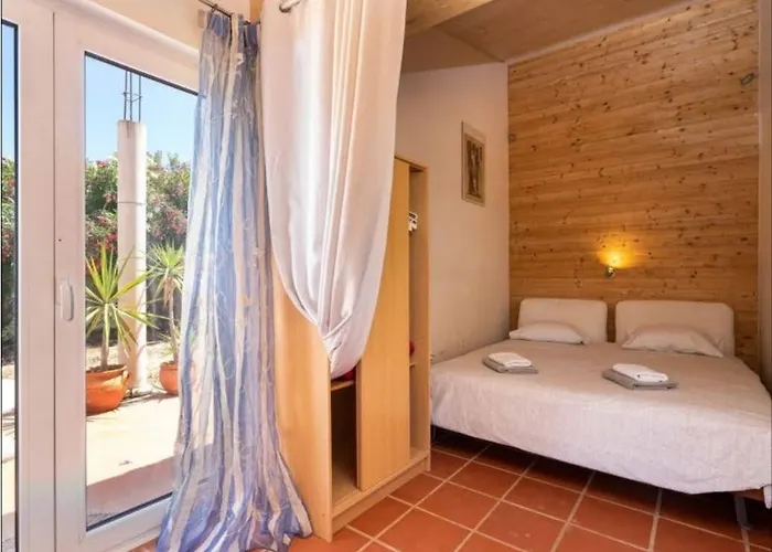 Oceanfront - 8 Rooms, 2 Kitchens With Pool, Billiard Table And Beach-volleyball Court Villa