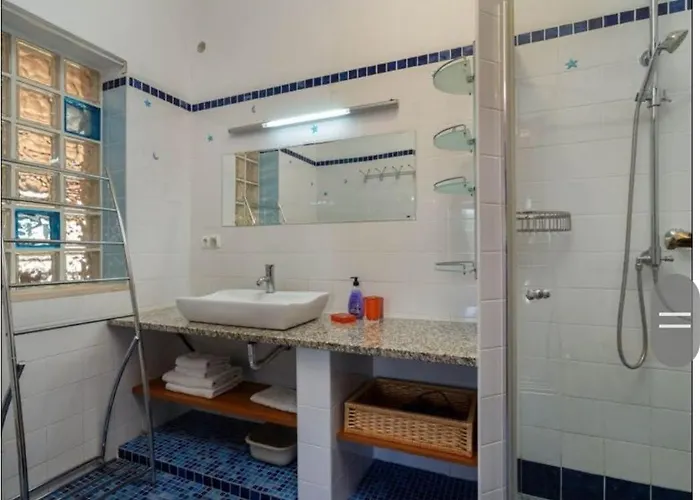 Oceanfront - 8 Rooms, 2 Kitchens With Pool, Billiard Table And Beach-volleyball Court Villa