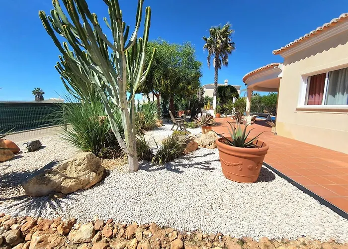 Oceanfront - 8 Rooms, 2 Kitchens With Pool, Billiard Table And Beach-volleyball Court Villa *