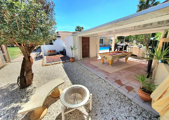 Oceanfront - 8 Rooms, 2 Kitchens With Pool, Billiard Table And Beach-volleyball Court