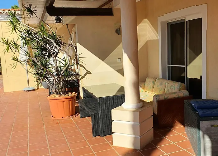 Oceanfront - 8 Rooms, 2 Kitchens With Pool, Billiard Table And Beach-volleyball Court * Carvoeiro (Lagoa)