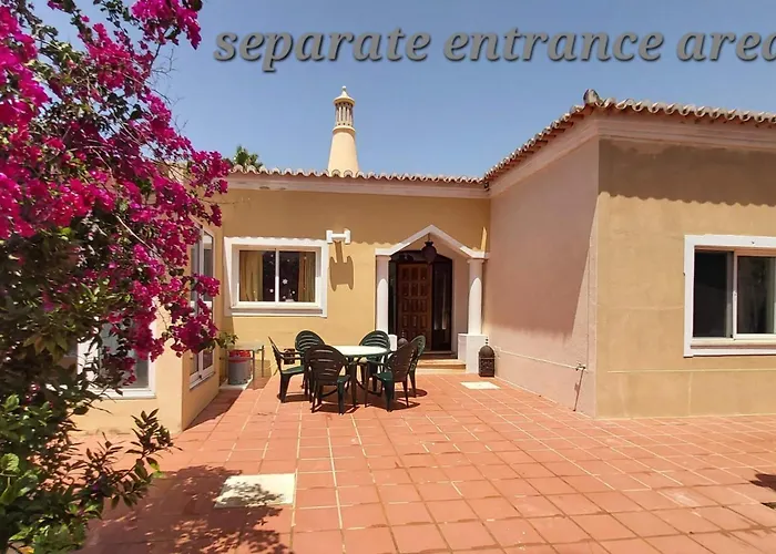 Oceanfront - 8 Rooms, 2 Kitchens With Pool, Billiard Table And Beach-volleyball Court Villa *