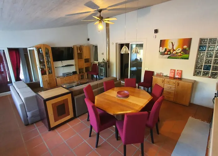Villa Oceanfront - 8 Rooms, 2 Kitchens With Pool, Billiard Table And Beach-volleyball Court Carvoeiro