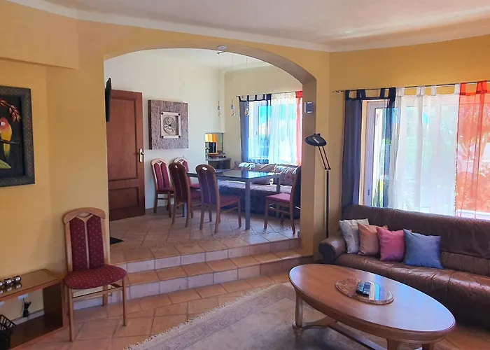 Oceanfront - 8 Rooms, 2 Kitchens With Pool, Billiard Table And Beach-volleyball Court