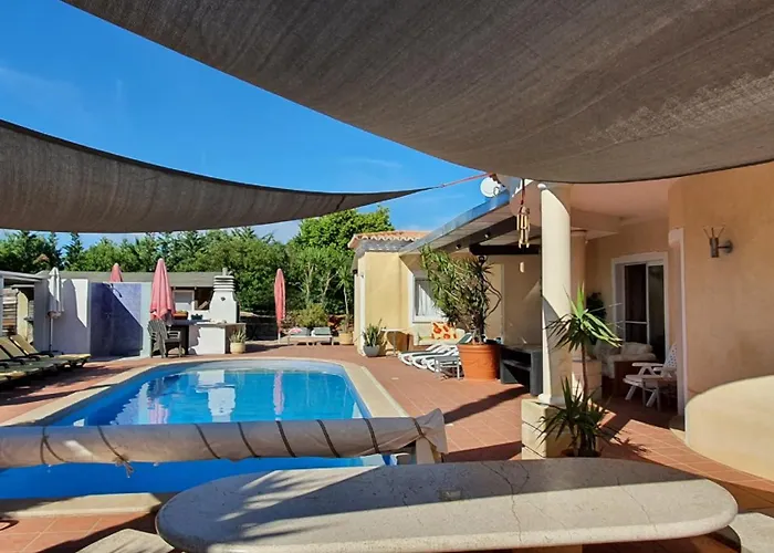 Villa Oceanfront - 8 Rooms, 2 Kitchens With Pool, Billiard Table And Beach-volleyball Court *